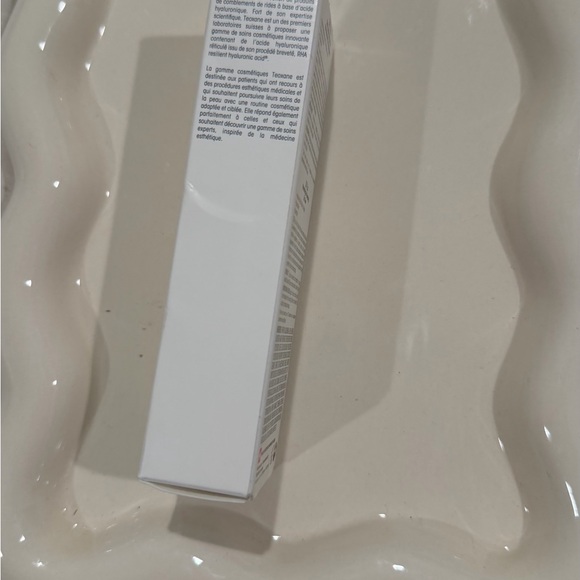 NIB Teoxane 3D Lip Care - 10ml Full Size - Picture 4 of 6